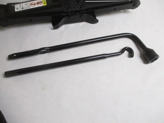 Pre-Owned 2017 Jeep Grand Cherokee Wheel Tire Jack Assembly w/Tools   (Good)