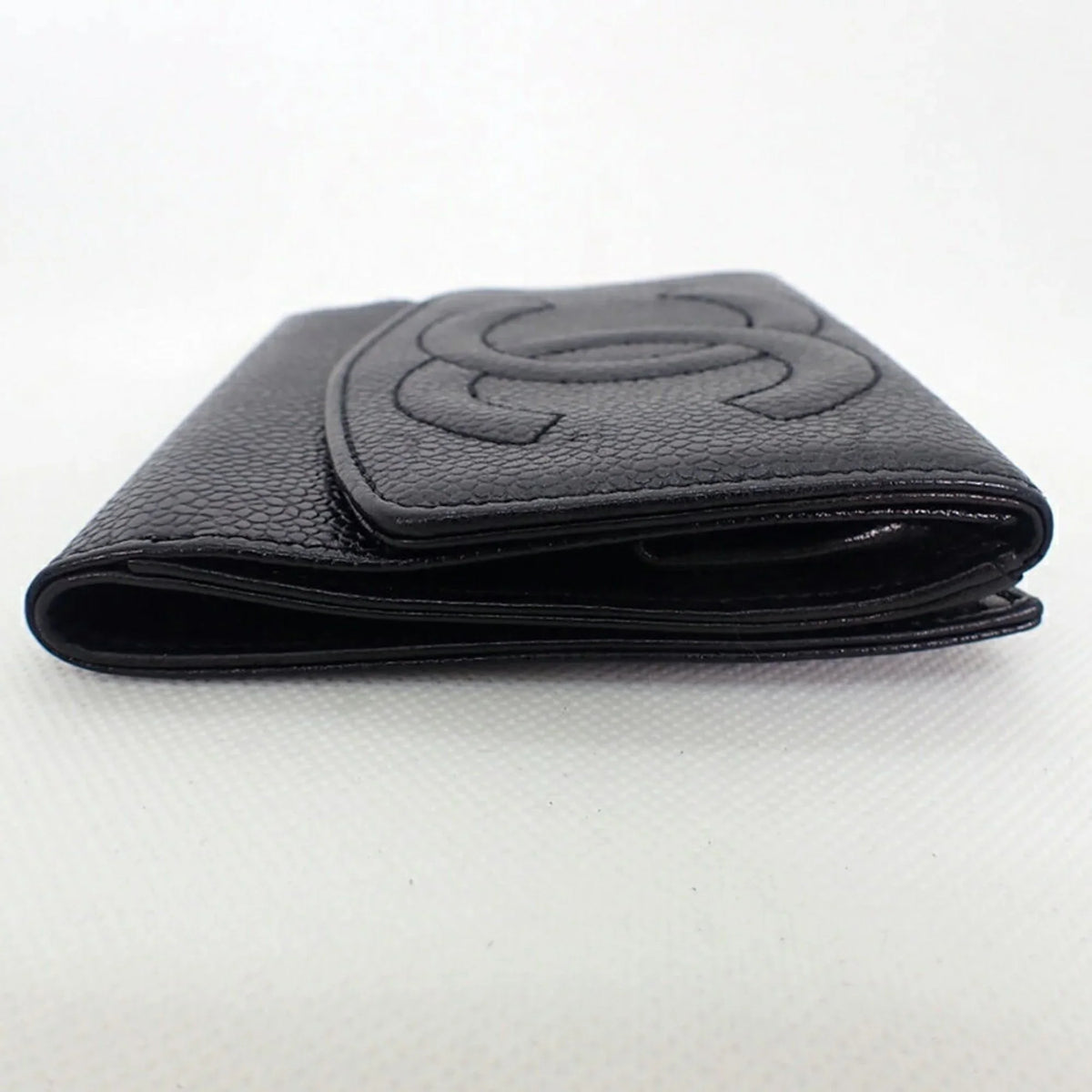 Pre-Owned  Chanel caviar skin black trifold wallet (Good)