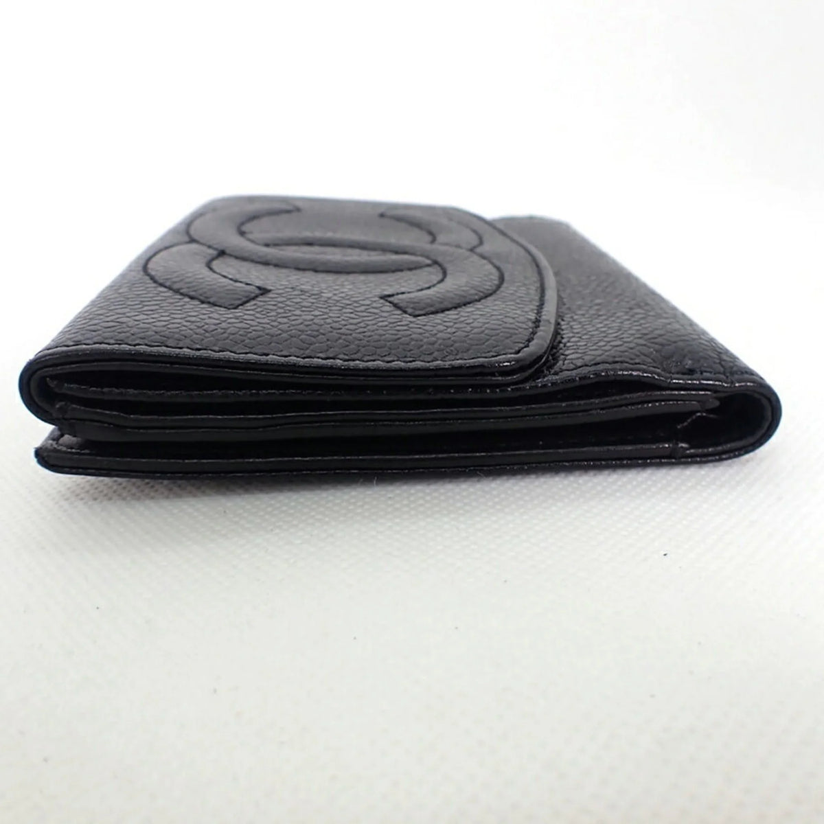 Pre-Owned  Chanel caviar skin black trifold wallet (Good)